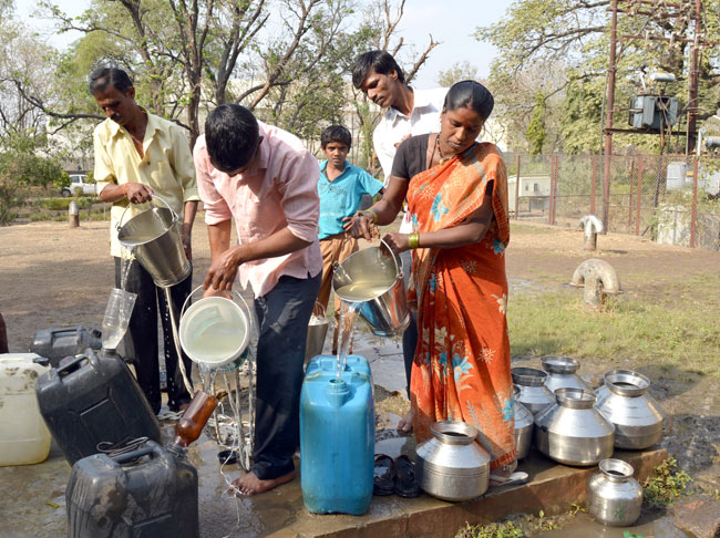 watercrisisloomslargeintelanganastate